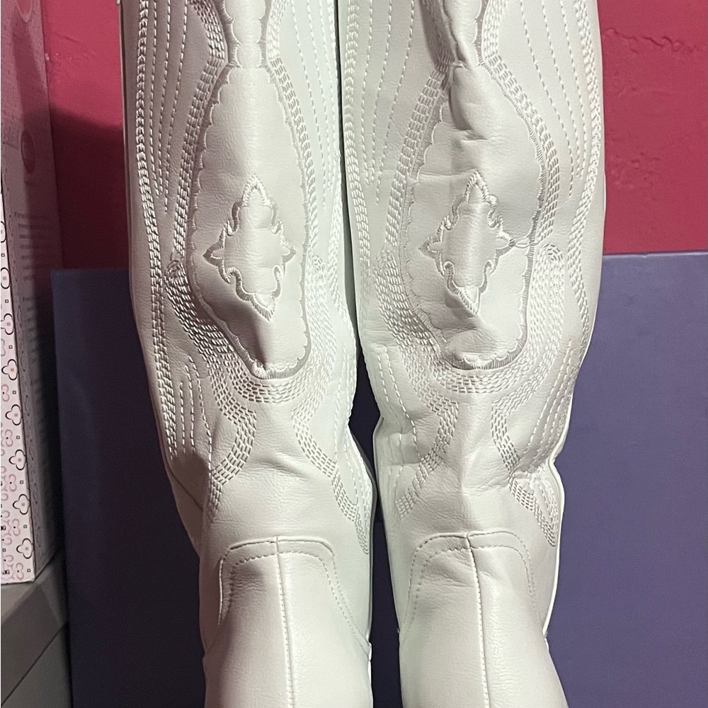 Women's Embroidered Western Cowboy Boots - Picture 4 of 8